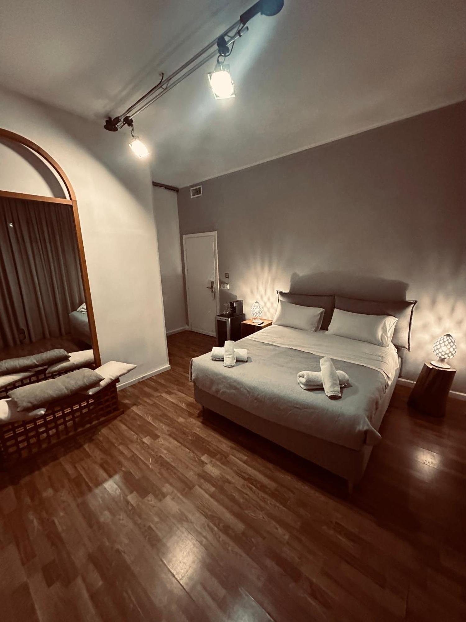 B&B Degli Artisti Suite Лечче Экстерьер фото