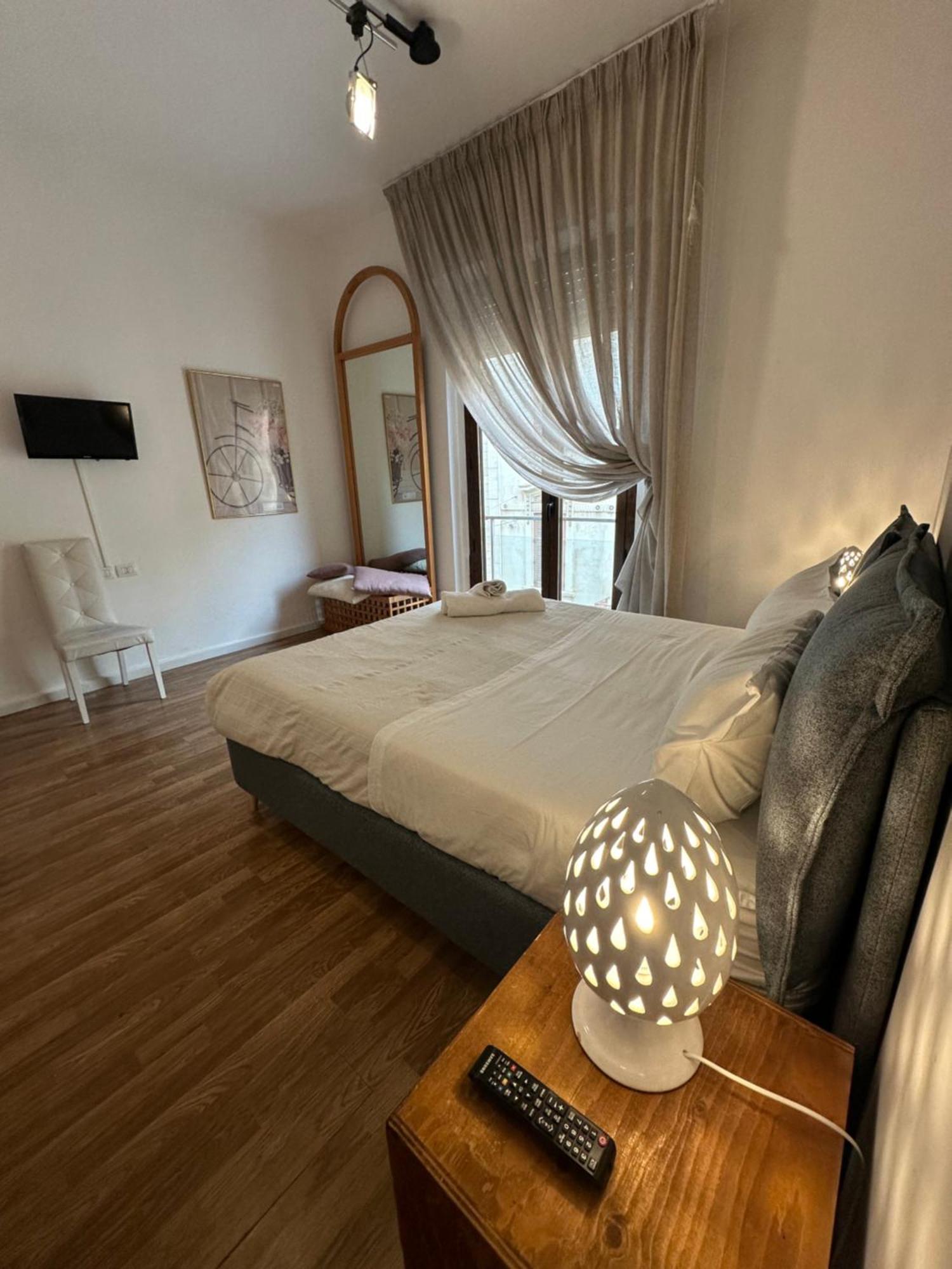 B&B Degli Artisti Suite Лечче Экстерьер фото