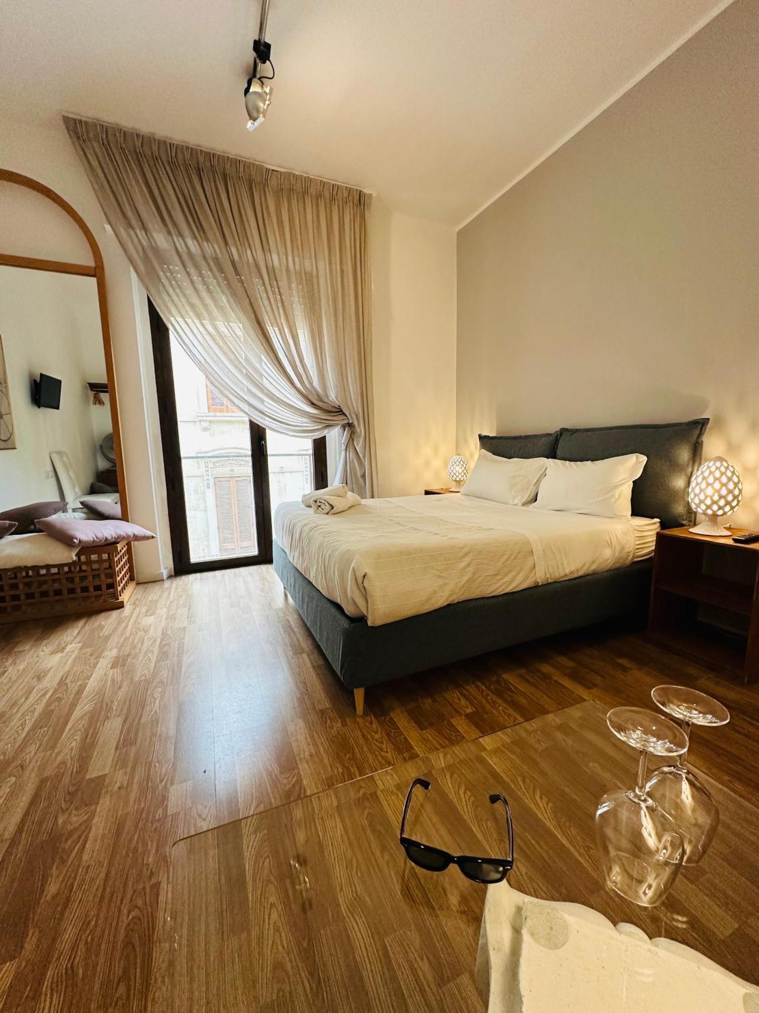 B&B Degli Artisti Suite Лечче Экстерьер фото