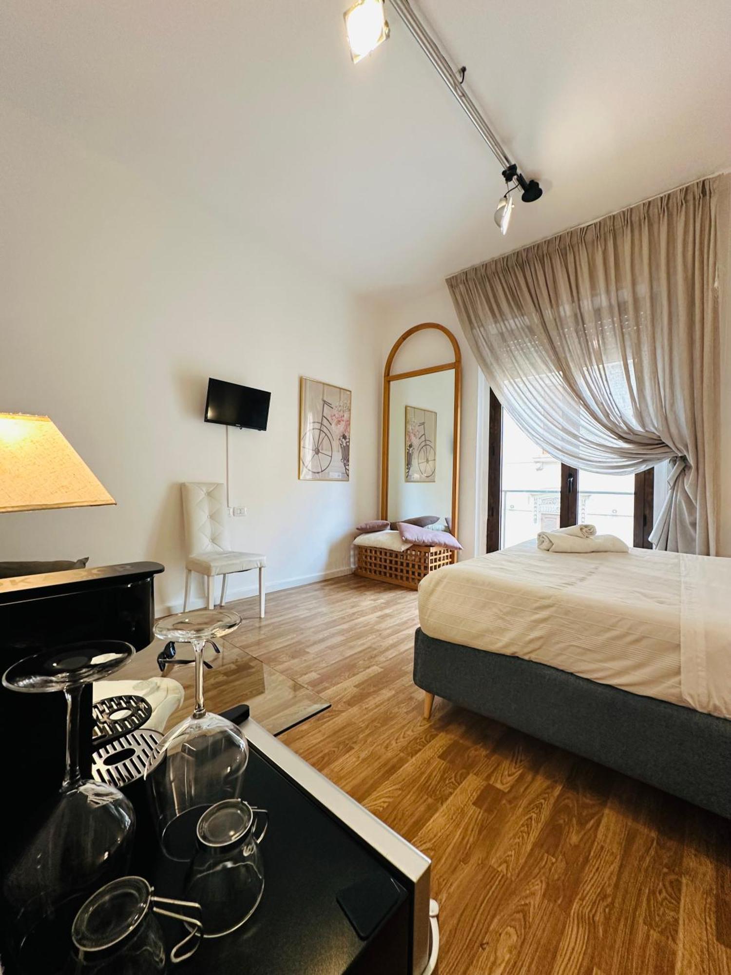 B&B Degli Artisti Suite Лечче Экстерьер фото